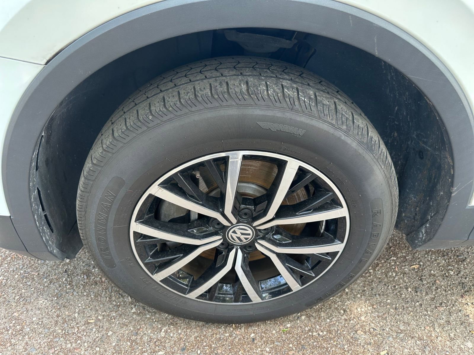 Thumbnail: 2021 Volkswagen Tiguan - 23