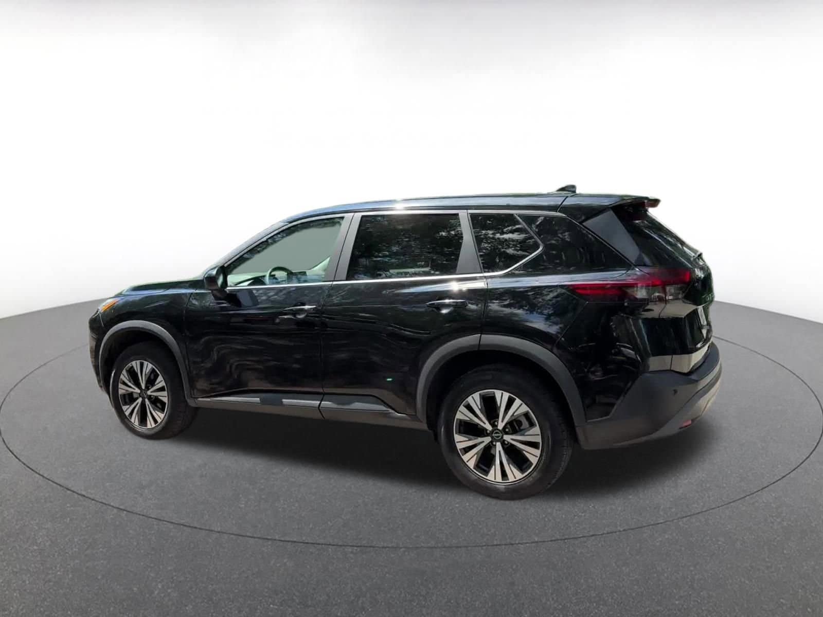 2023 Nissan Rogue SV 10