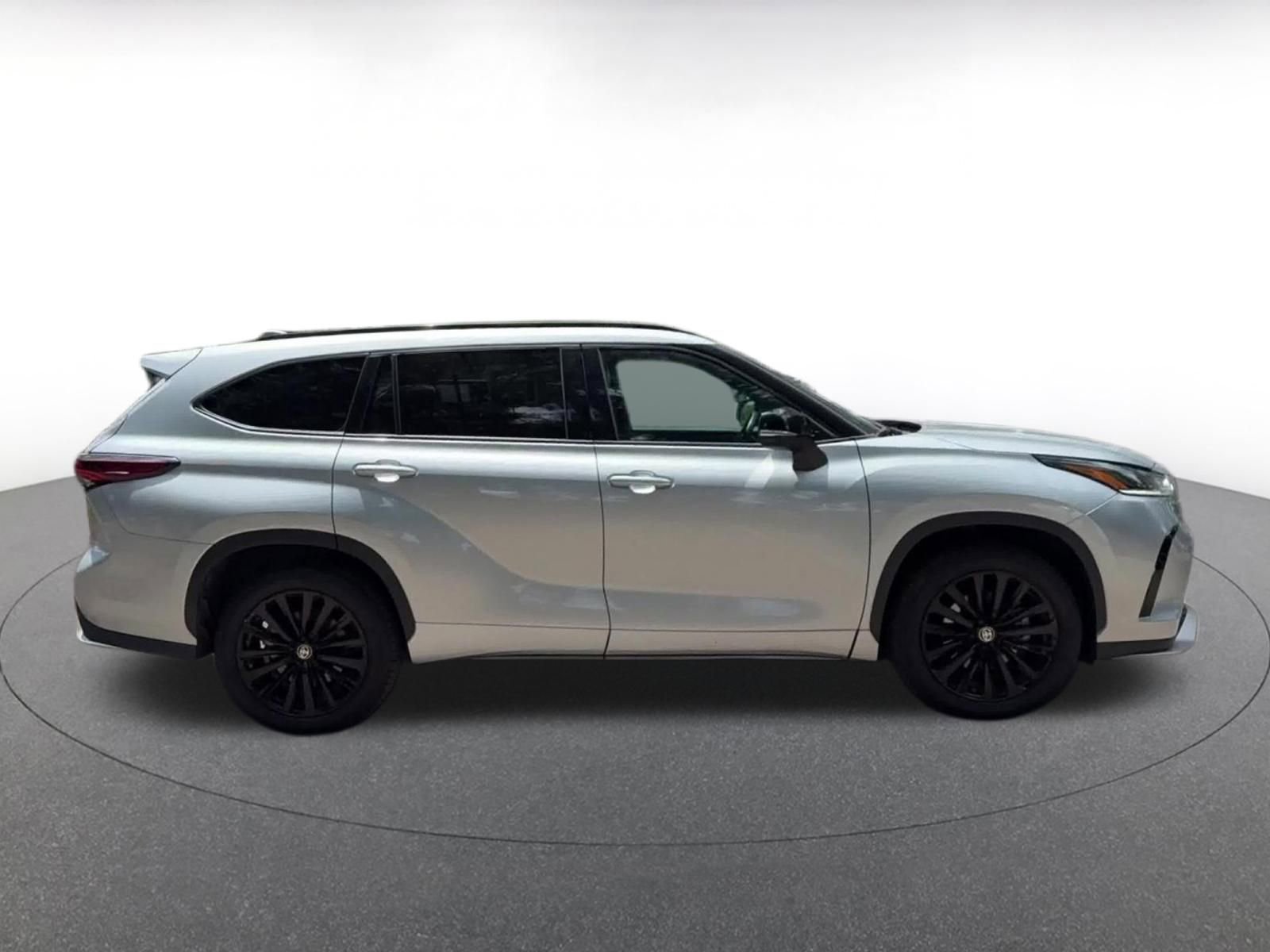Thumbnail: 2024 Toyota Highlander - 16