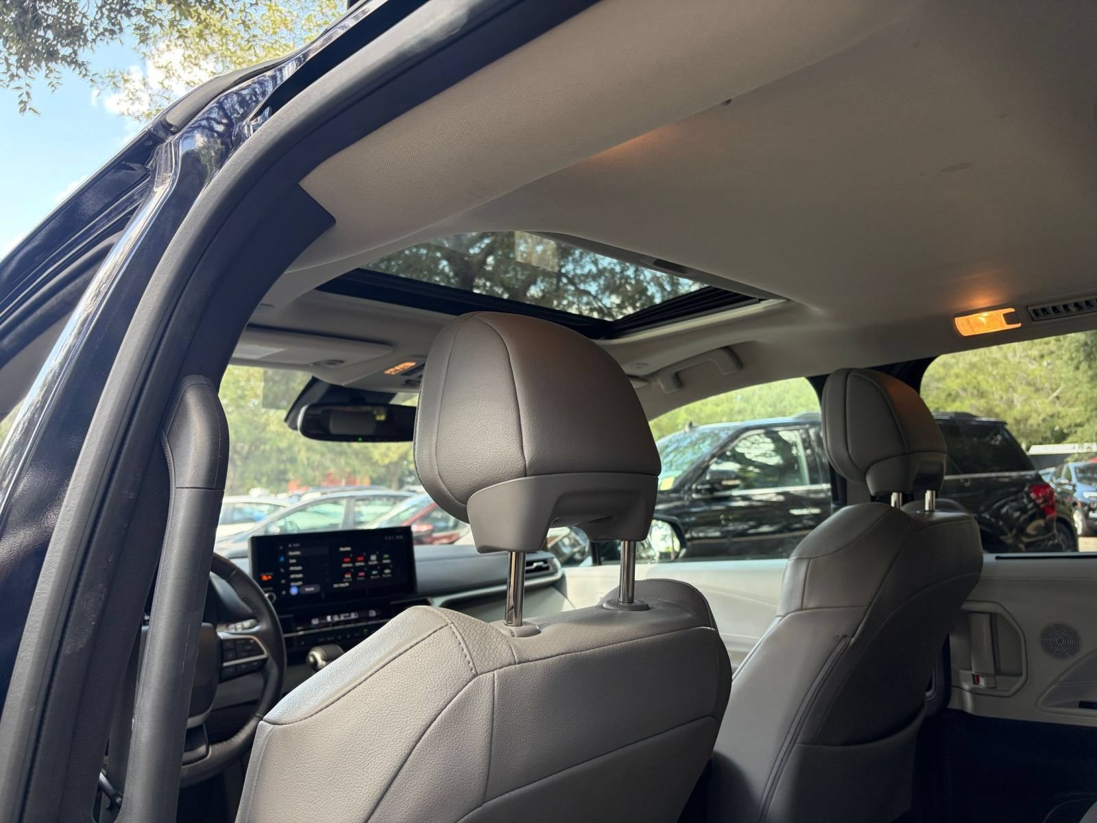 Thumbnail: 2025 Toyota Sienna - 26