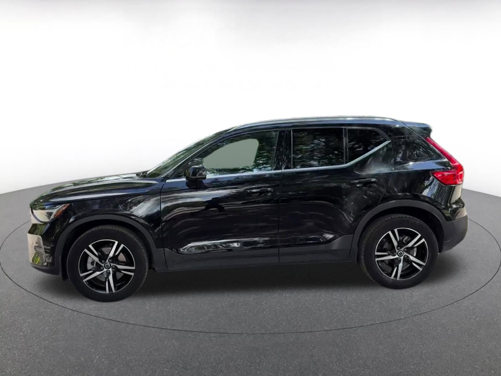 Thumbnail: 2024 Volvo XC40 - 9