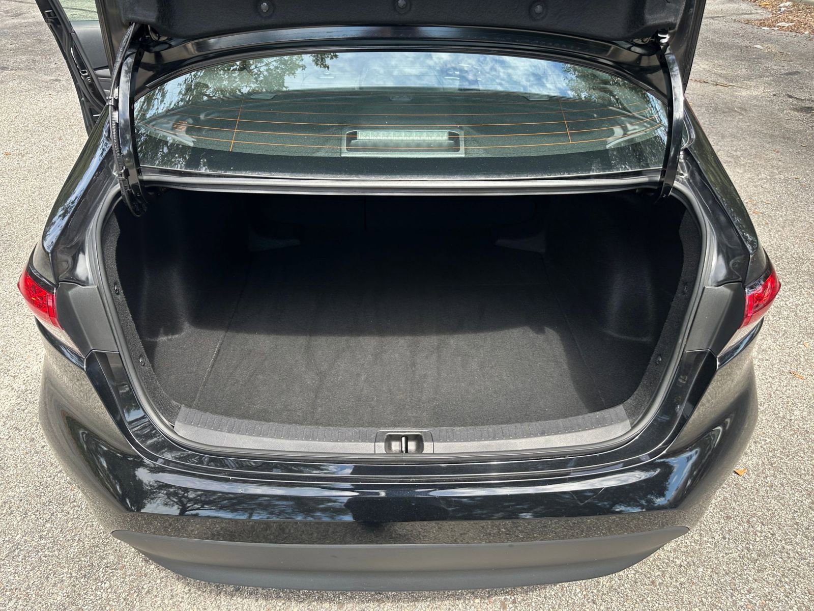 Thumbnail: 2025 Toyota Corolla - 24