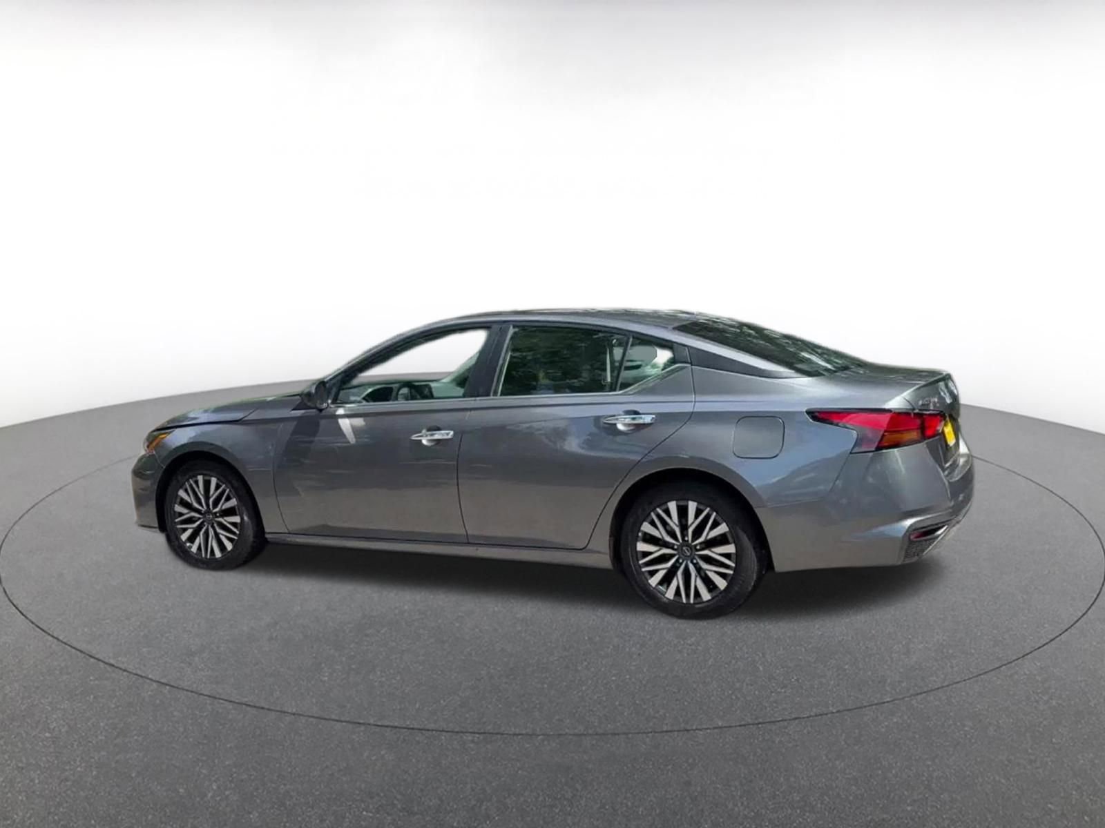 Thumbnail: 2025 Nissan Altima - 10