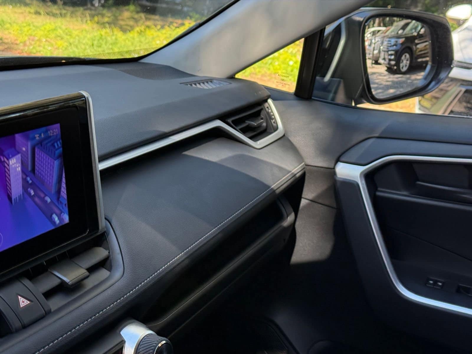 Thumbnail: 2025 Toyota RAV4 - 29