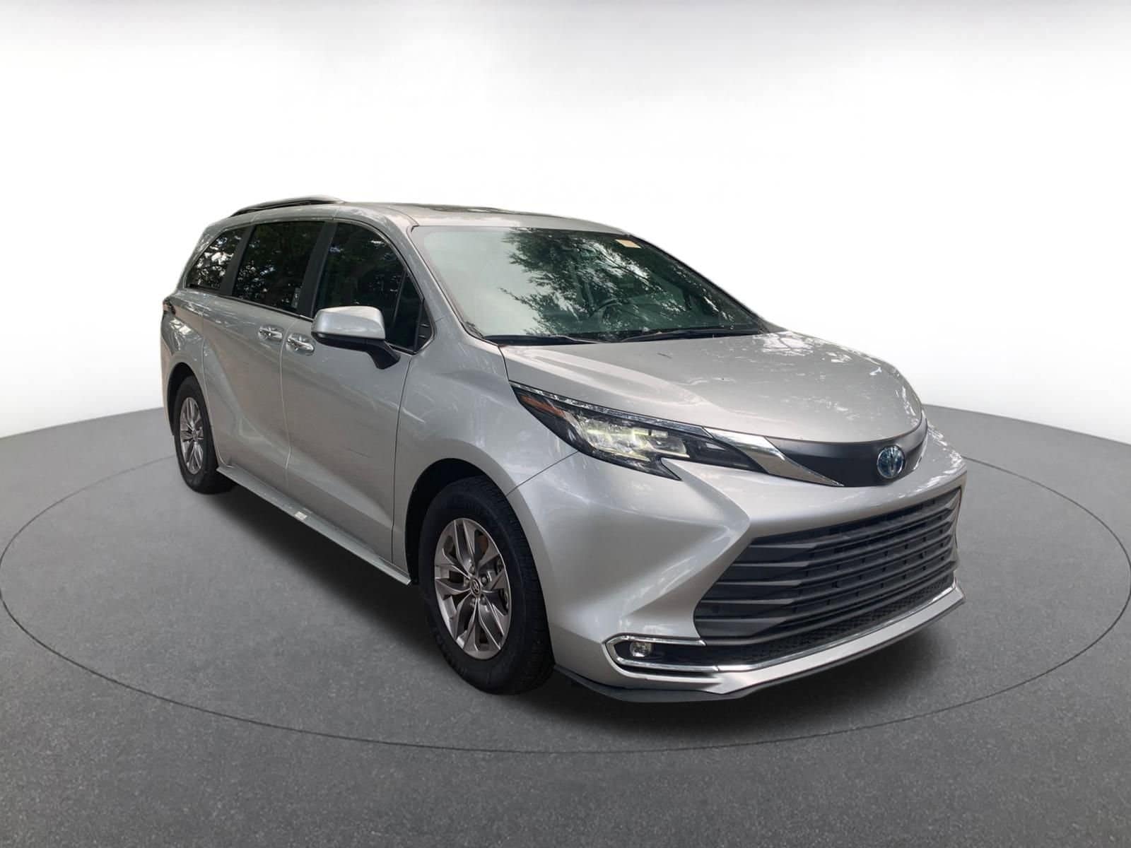 Thumbnail: 2022 Toyota Sienna - 1