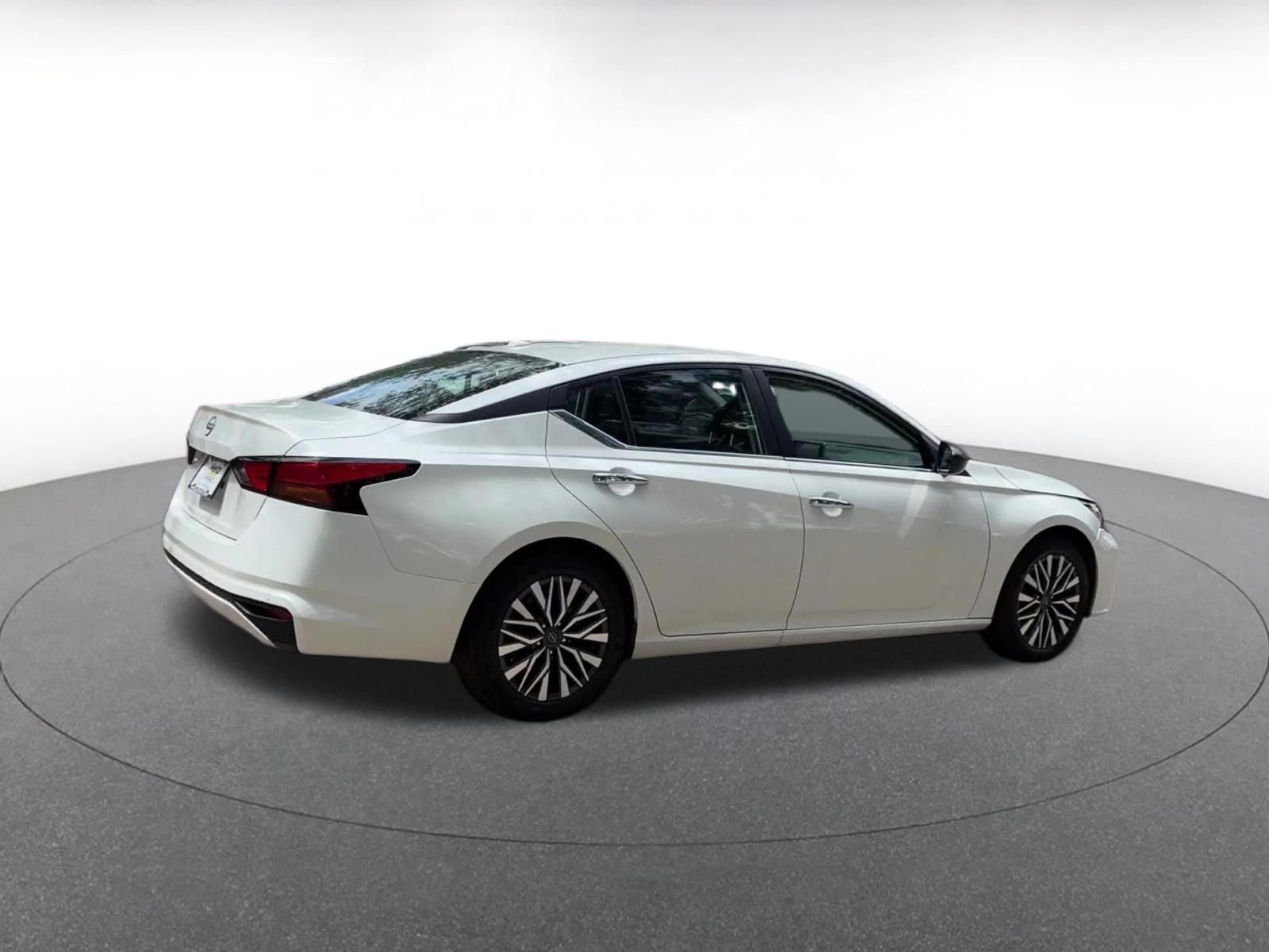 Thumbnail: 2025 Nissan Altima - 15
