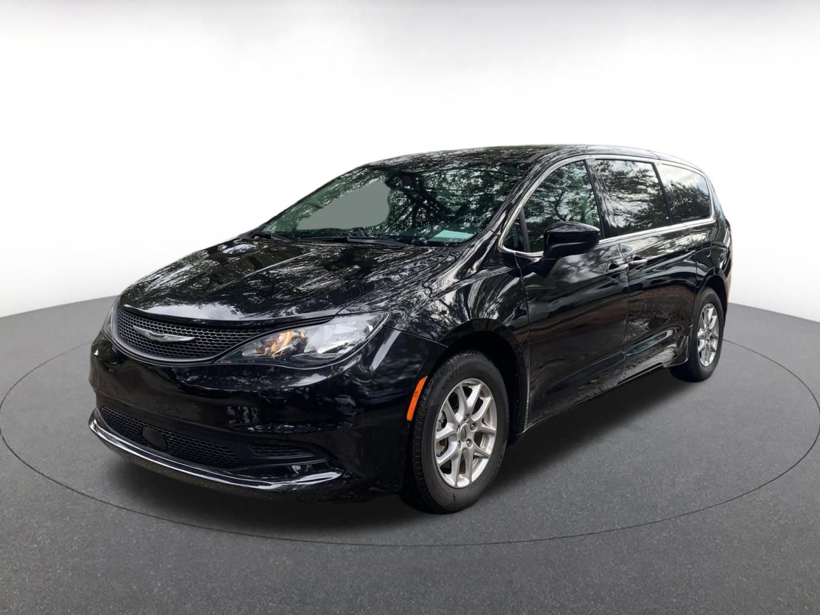 Thumbnail: 2023 Chrysler Voyager - 3