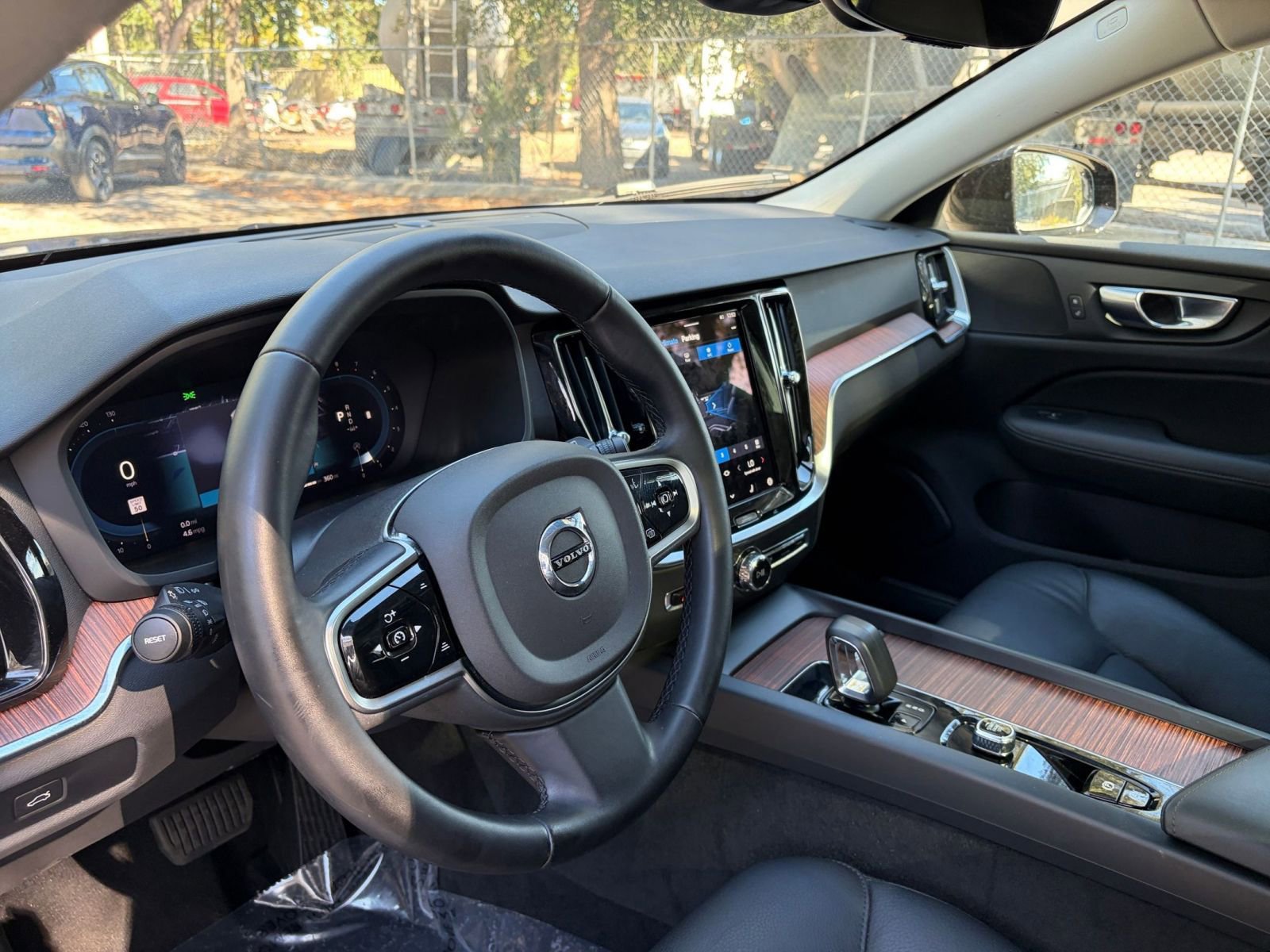 Thumbnail: 2025 Volvo S60 - 30