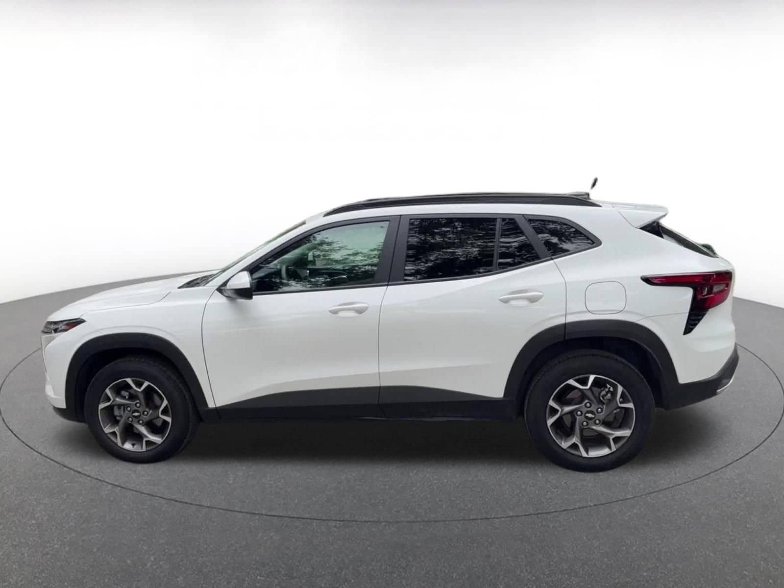 Thumbnail: 2025 Chevrolet Trax - 9