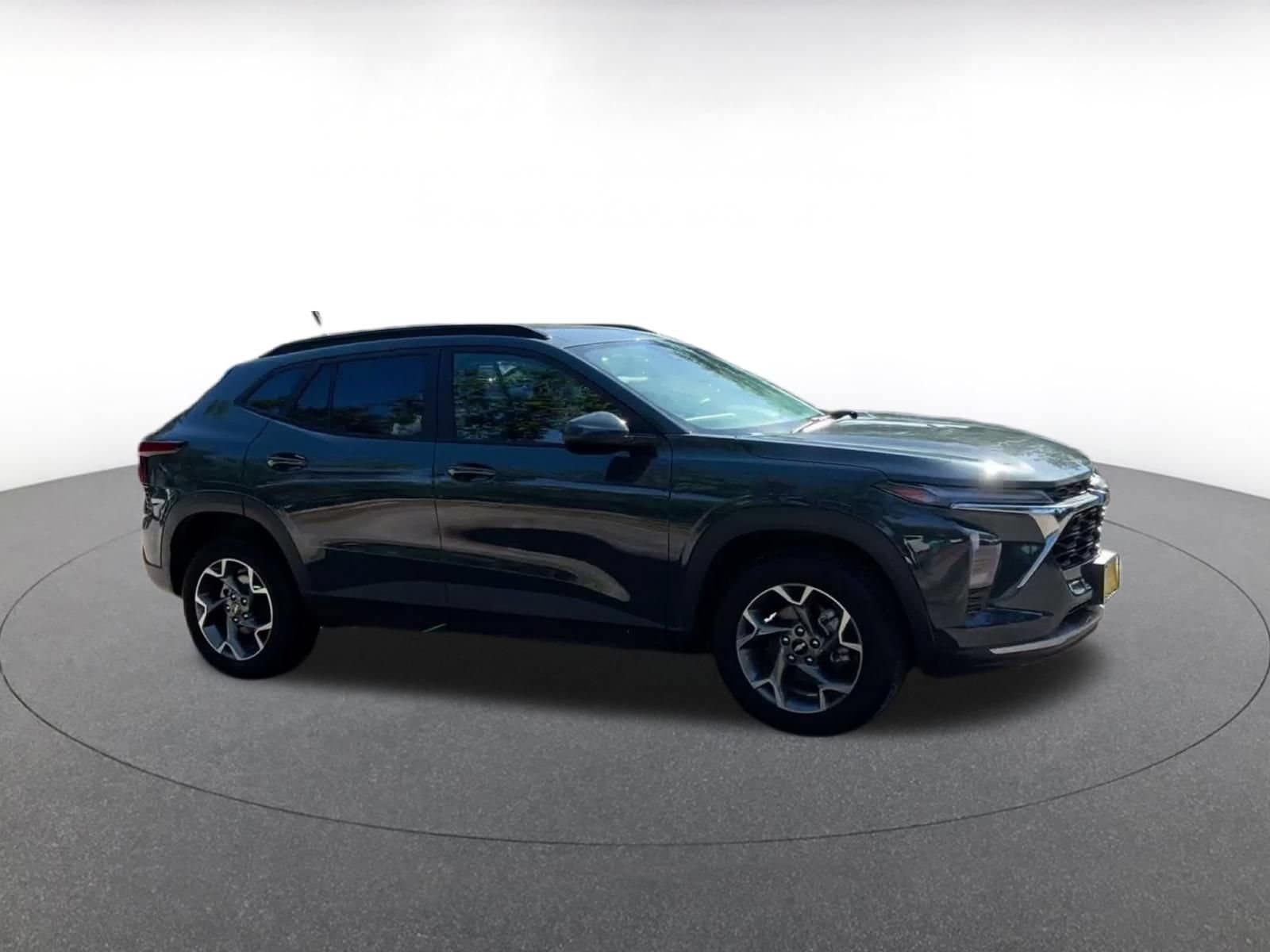 Thumbnail: 2025 Chevrolet Trax - 2