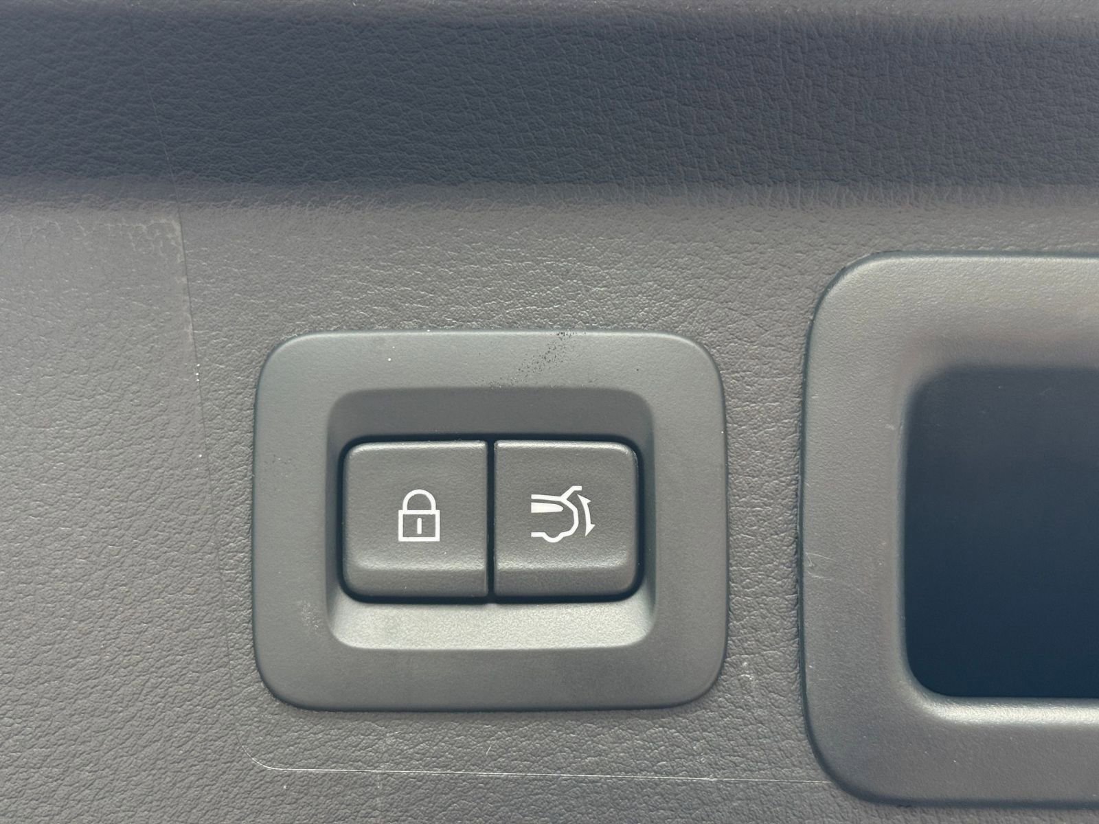 Thumbnail: 2025 Mazda CX-50 - 21