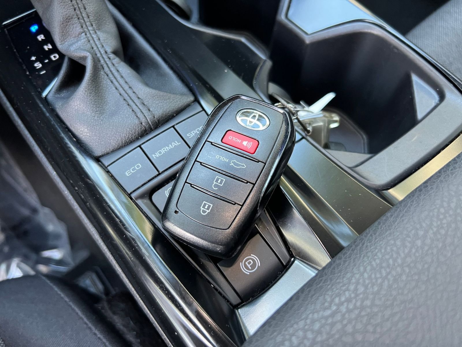 Thumbnail: 2025 Toyota Camry - 18