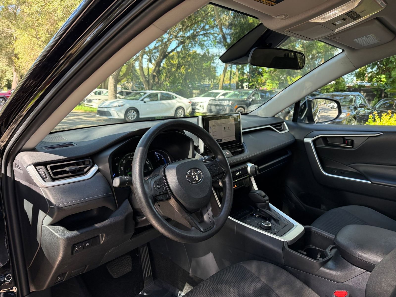 Thumbnail: 2025 Toyota RAV4 - 28