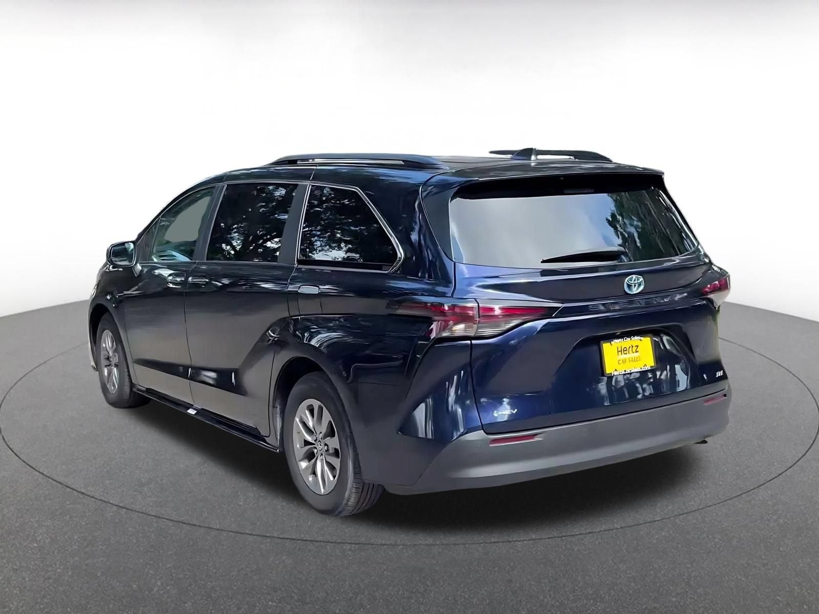 Thumbnail: 2025 Toyota Sienna - 9