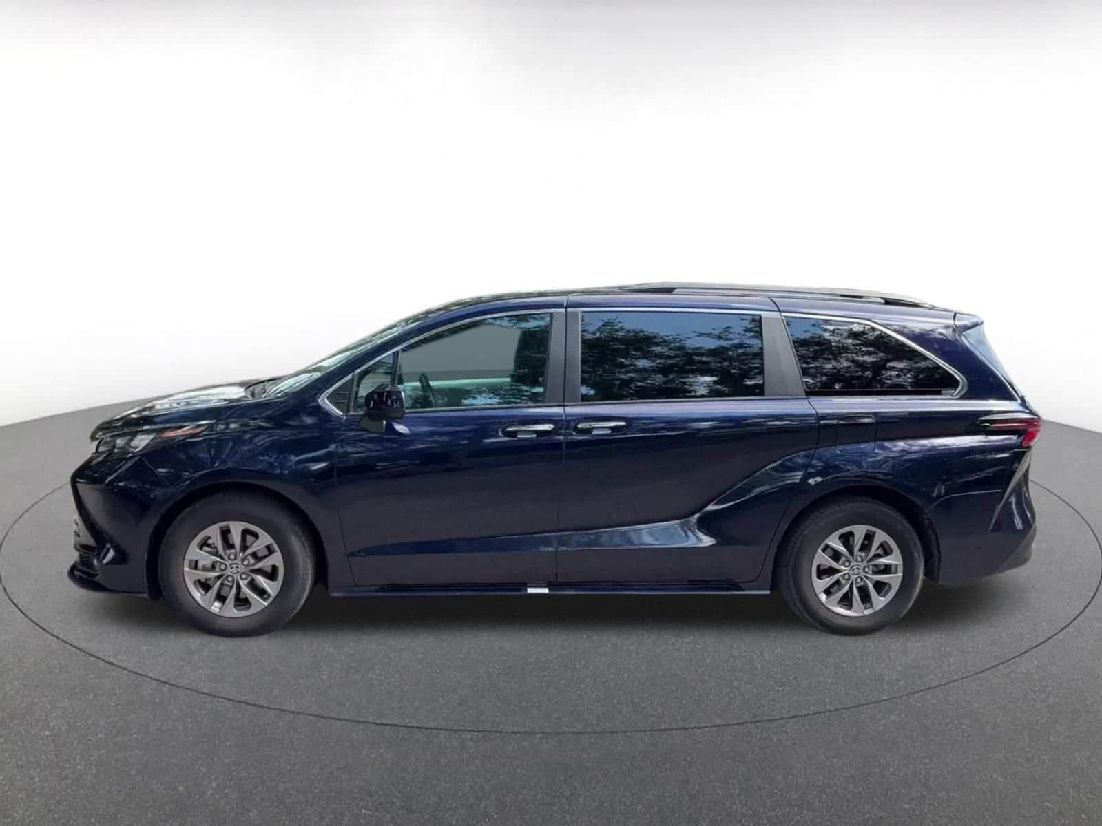 Thumbnail: 2025 Toyota Sienna - 7