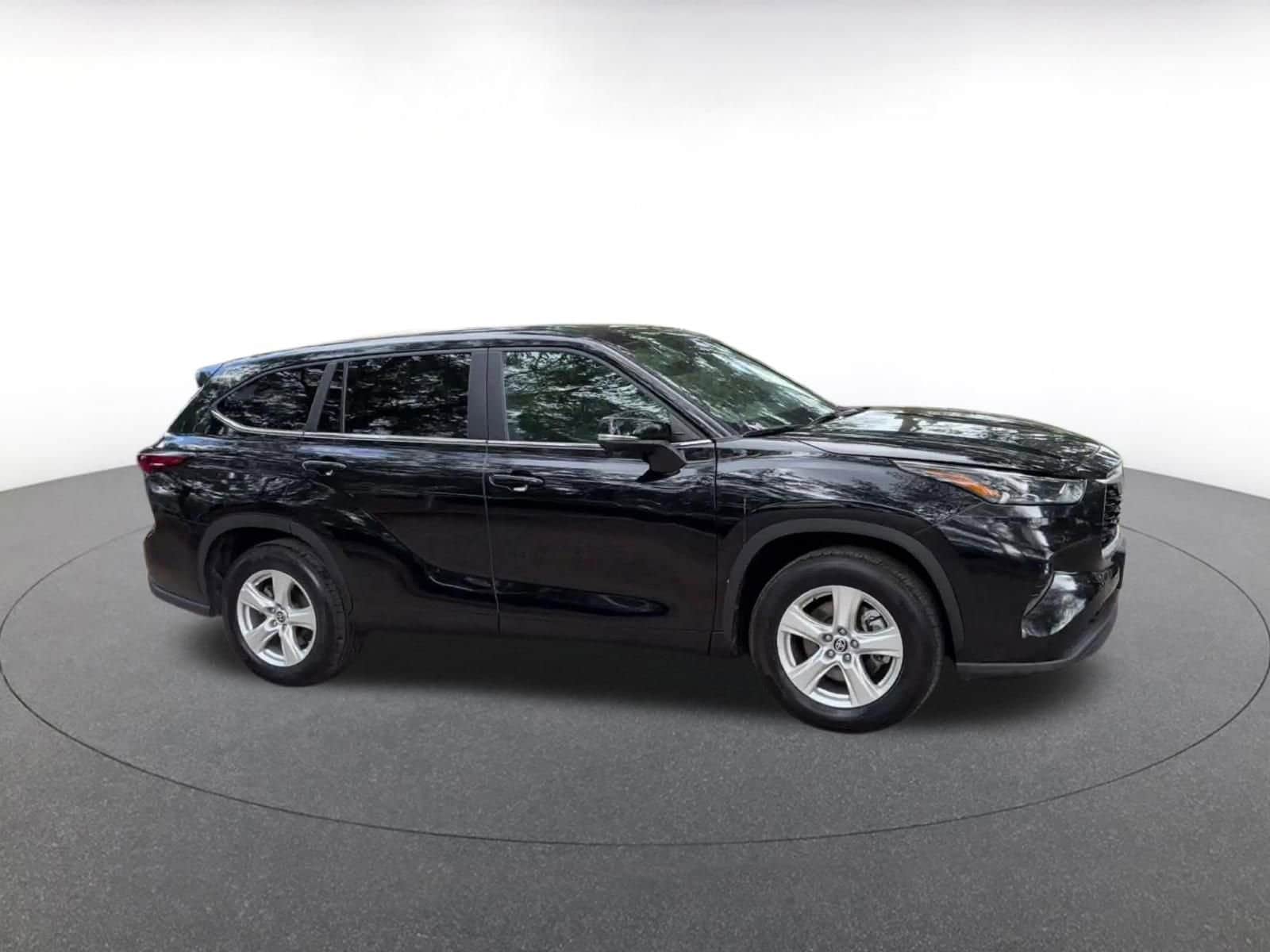 Thumbnail: 2025 Toyota Highlander - 2