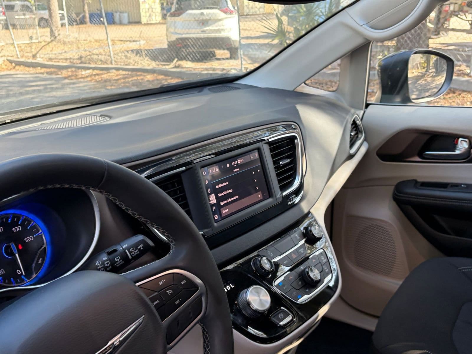 Thumbnail: 2023 Chrysler Voyager - 35