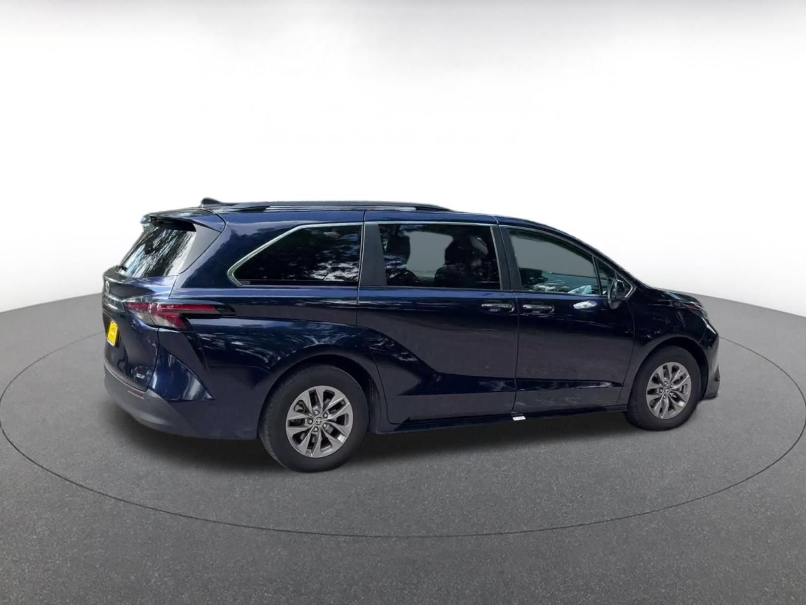 Thumbnail: 2025 Toyota Sienna - 12