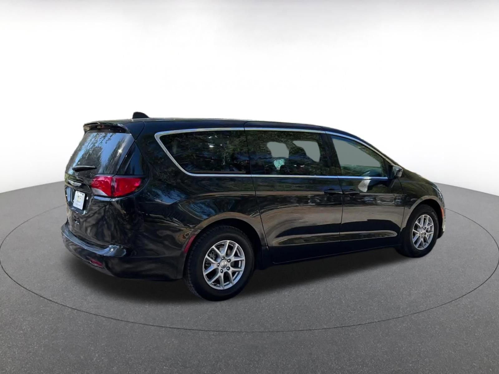 Thumbnail: 2024 Chrysler Voyager - 15