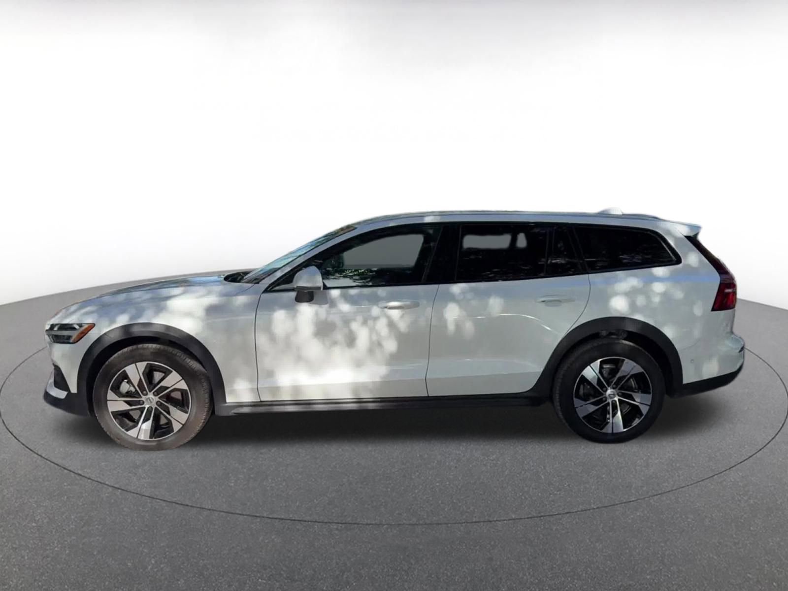 Thumbnail: 2025 Volvo S60 - 9