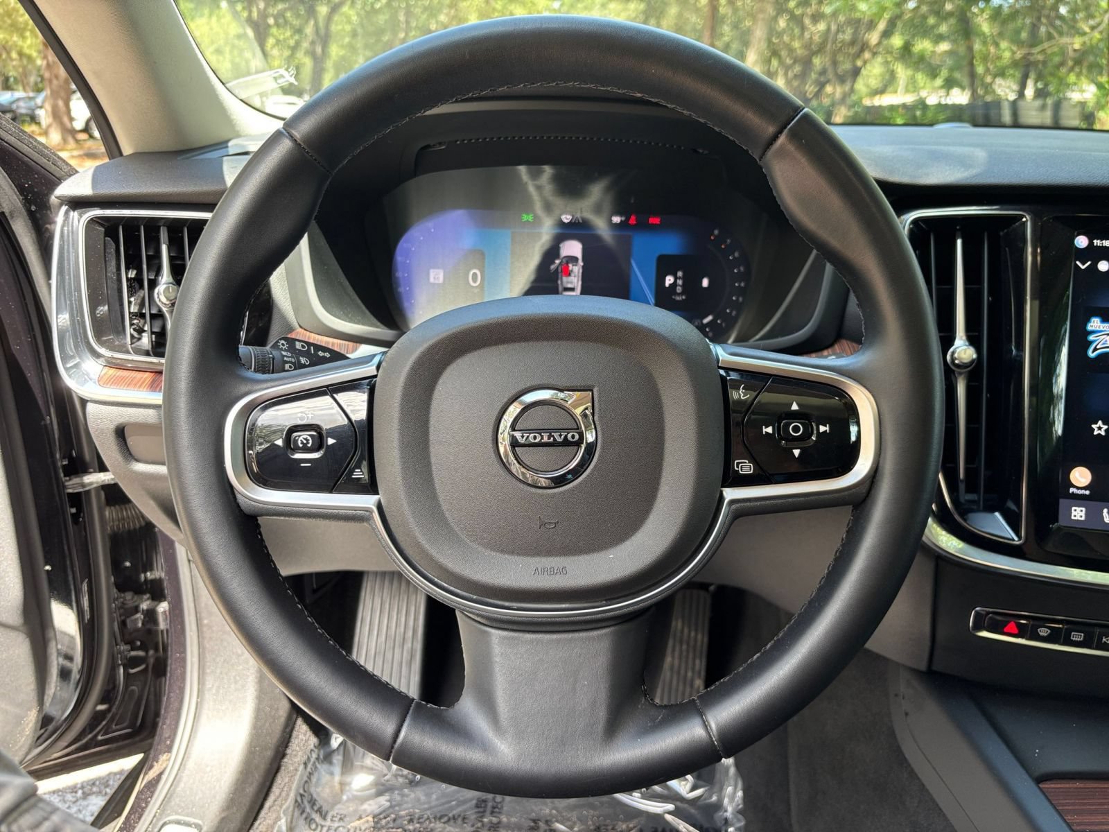 Thumbnail: 2025 Volvo S60 - 28