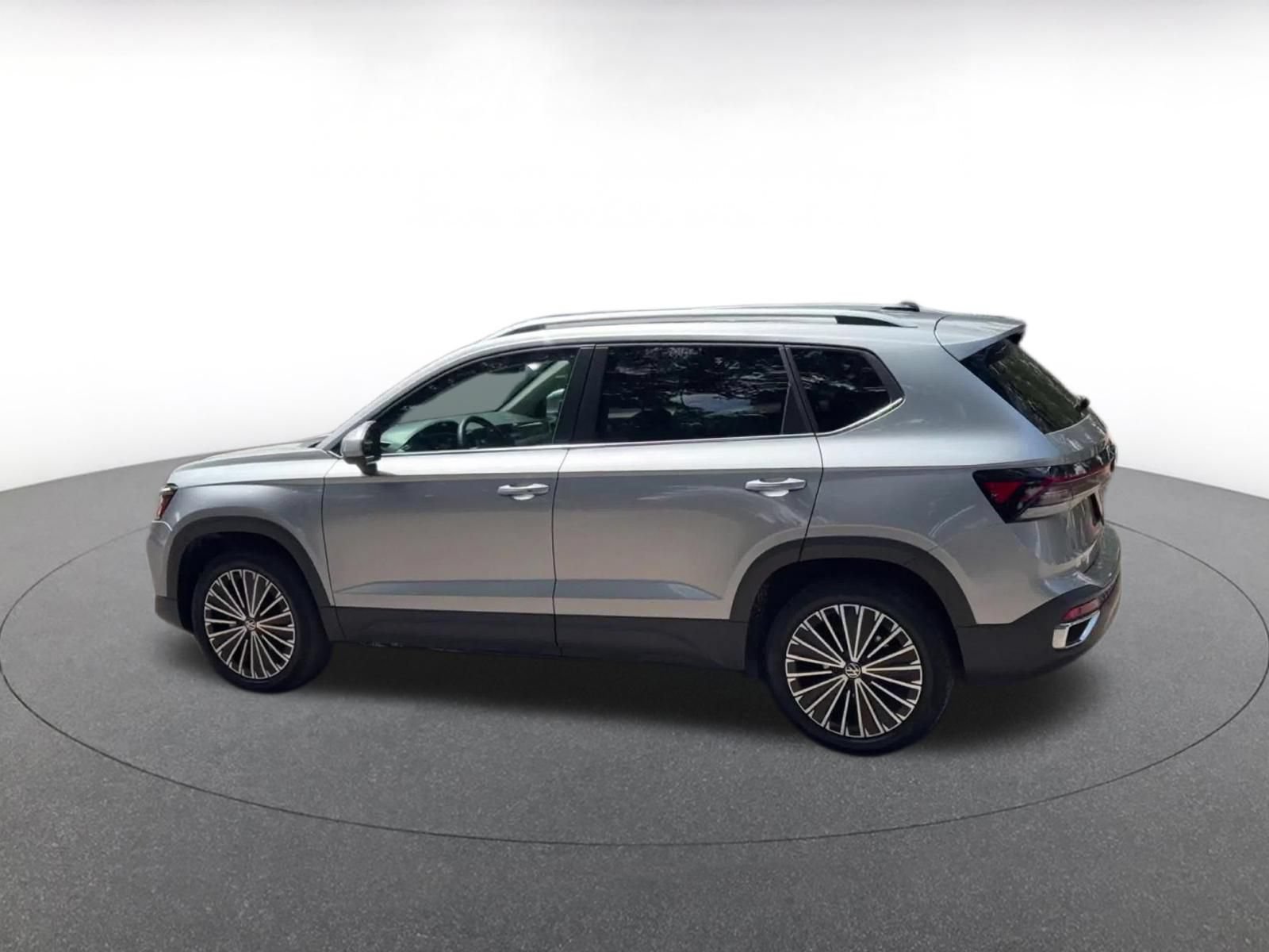 Thumbnail: 2025 Volkswagen Taos - 9