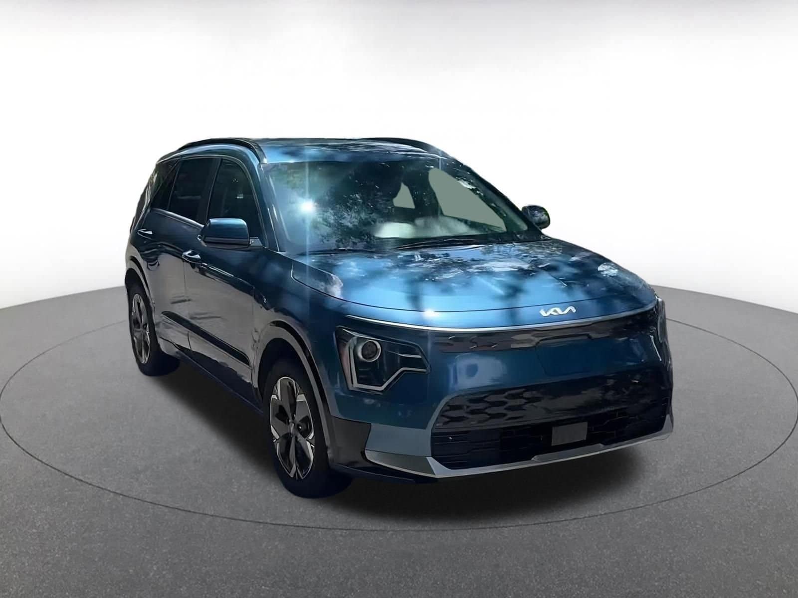 Thumbnail: 2023 Kia Niro - 3