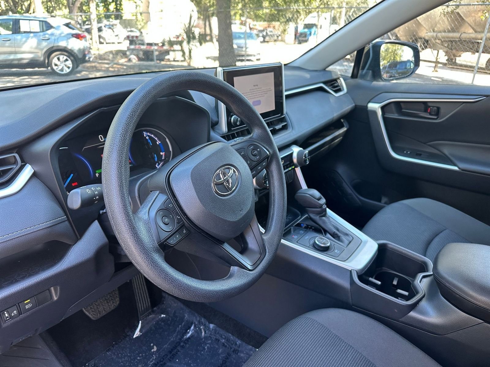 Thumbnail: 2025 Toyota RAV4 - 28