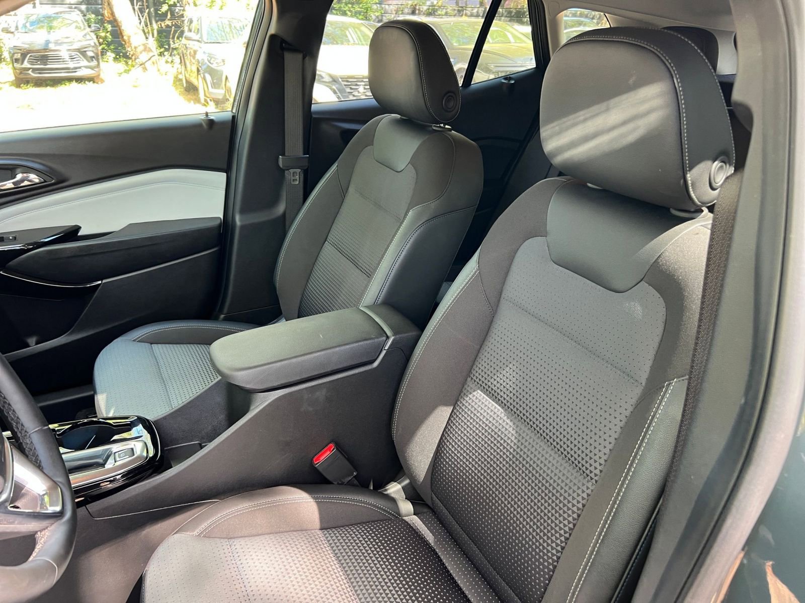 Thumbnail: 2025 Chevrolet Trax - 32