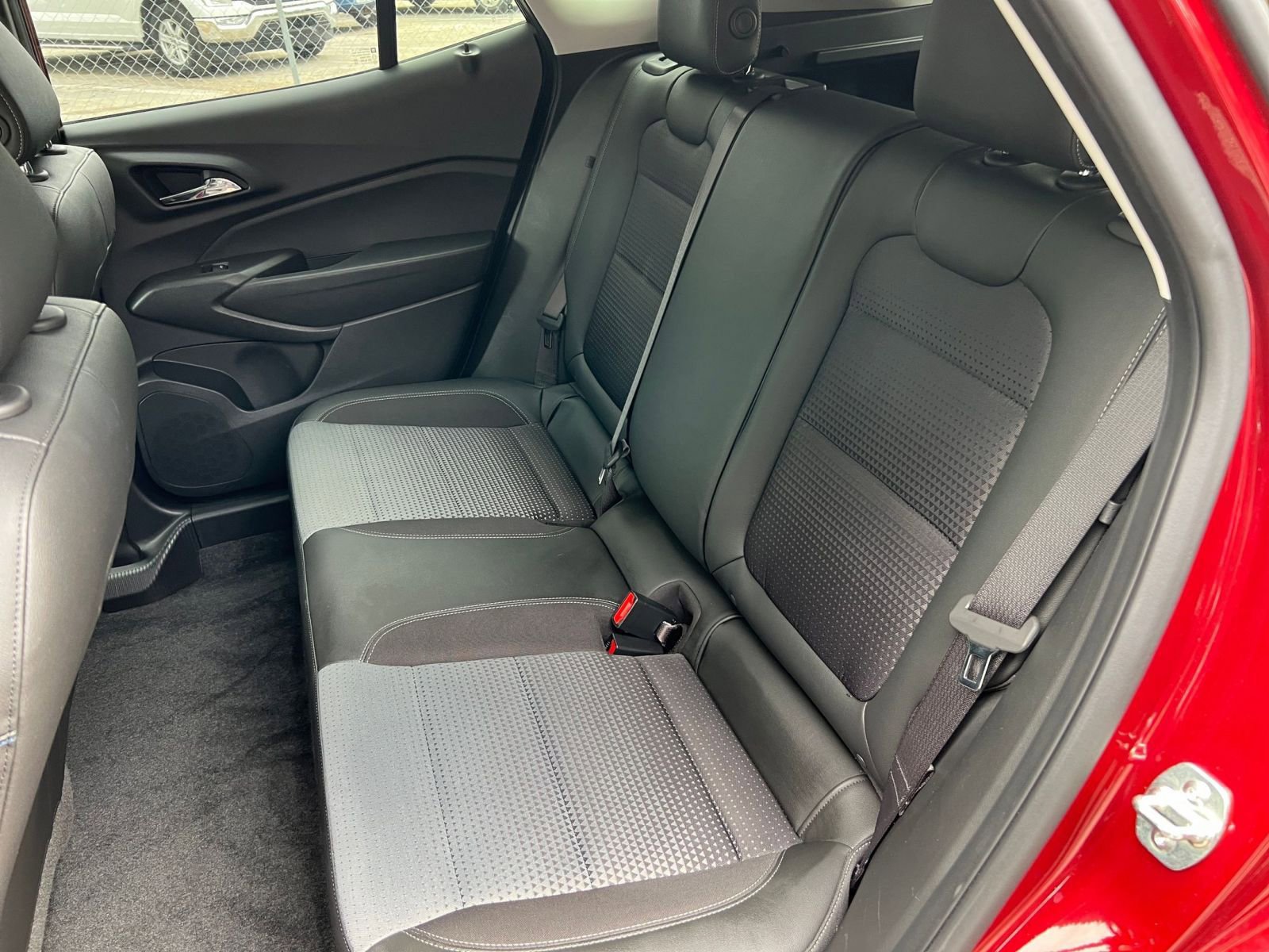 Thumbnail: 2025 Chevrolet Trax - 32