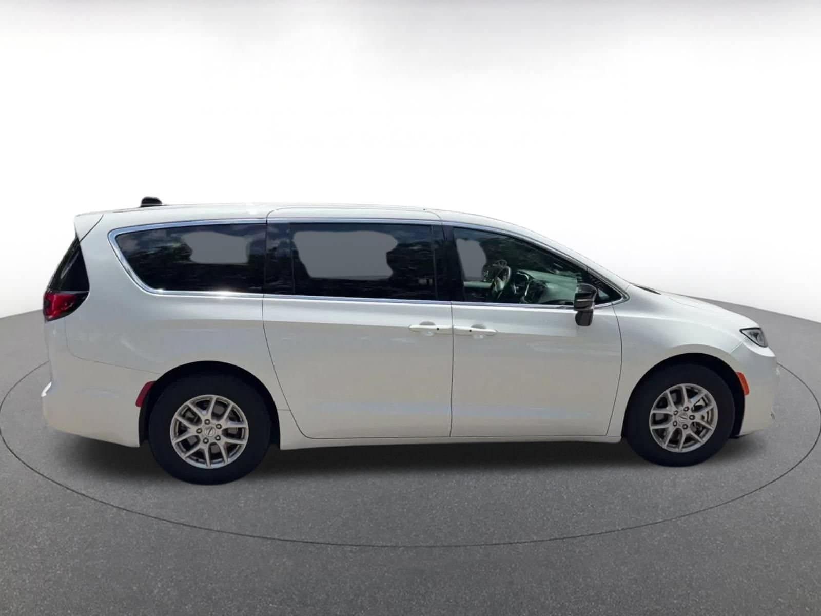 Thumbnail: 2025 Chrysler Pacifica - 13