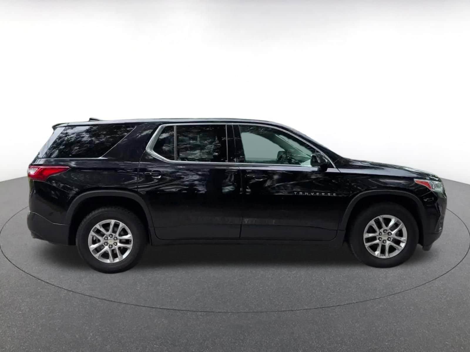 Thumbnail: 2021 Chevrolet Traverse - 16