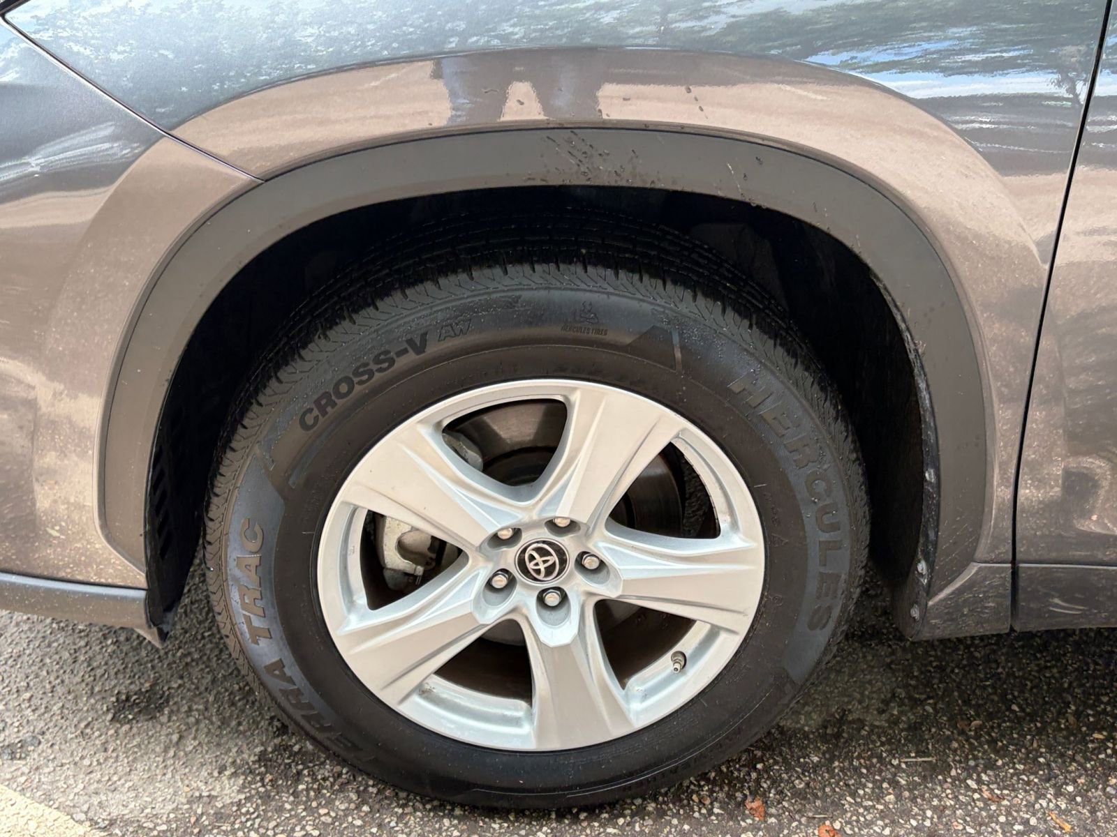 Thumbnail: 2025 Toyota Highlander - 32