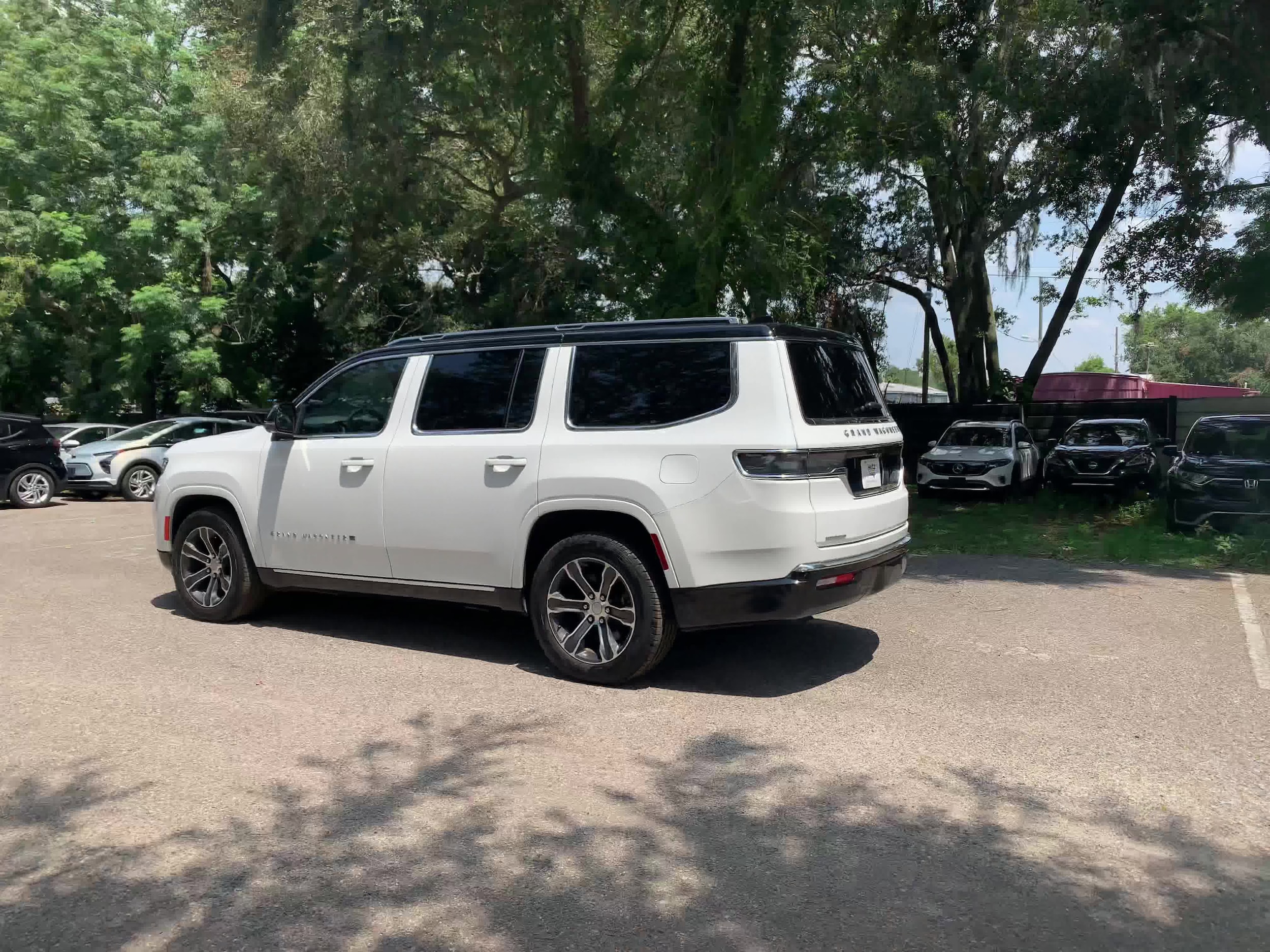 2023 Jeep Grand Wagoneer  10