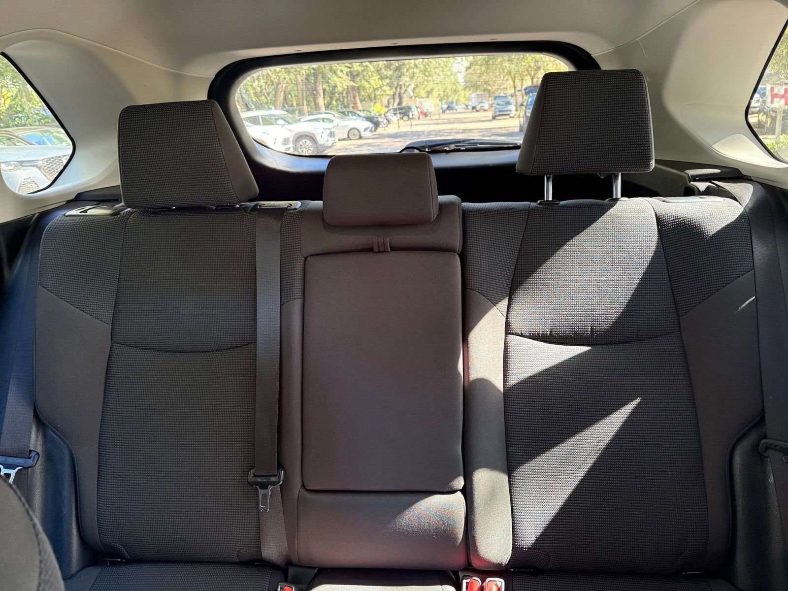 Thumbnail: 2025 Toyota RAV4 - 32