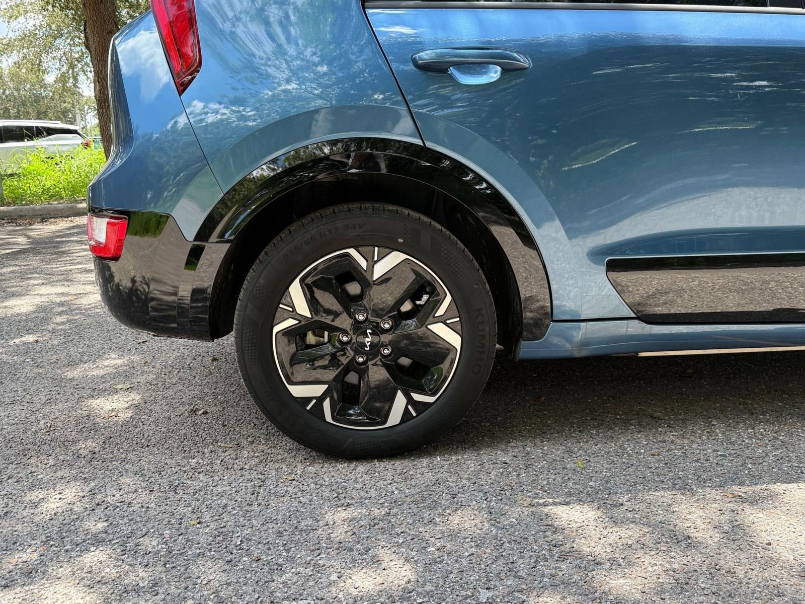 Thumbnail: 2023 Kia Niro - 27