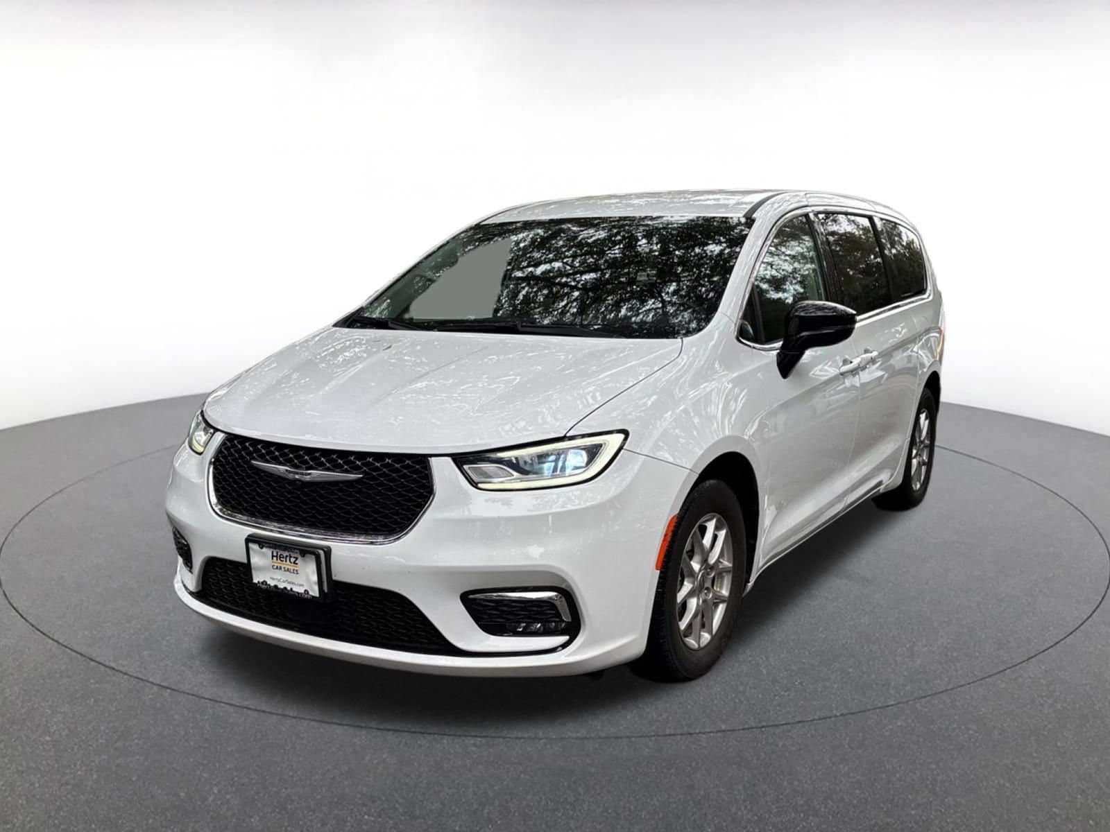 Thumbnail: 2024 Chrysler Pacifica - 3