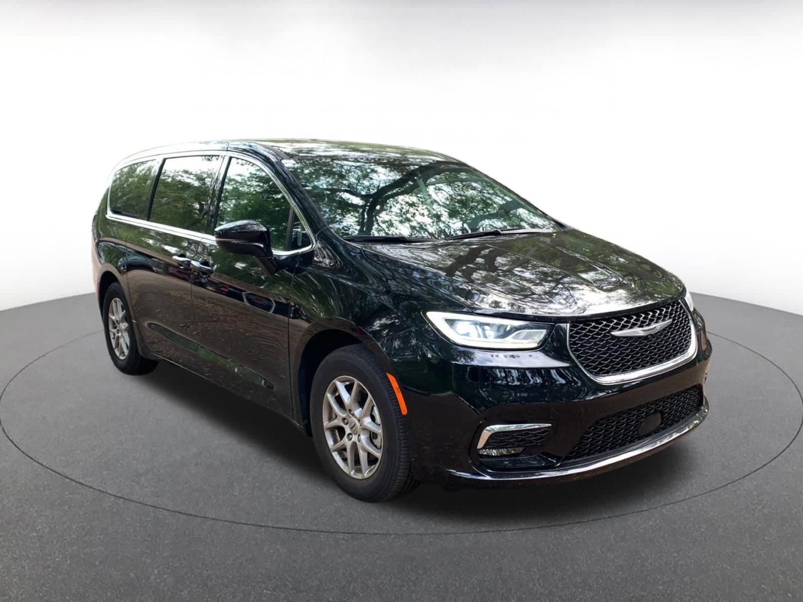 Thumbnail: 2024 Chrysler Pacifica - 1