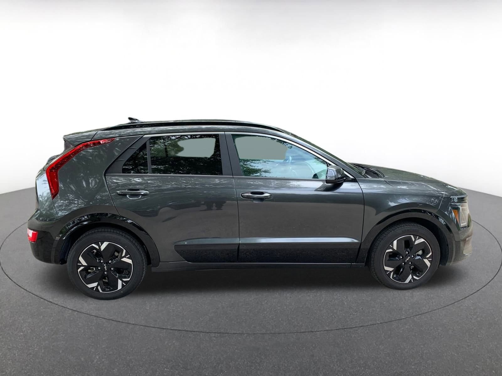 Thumbnail: 2023 Kia Niro - 8