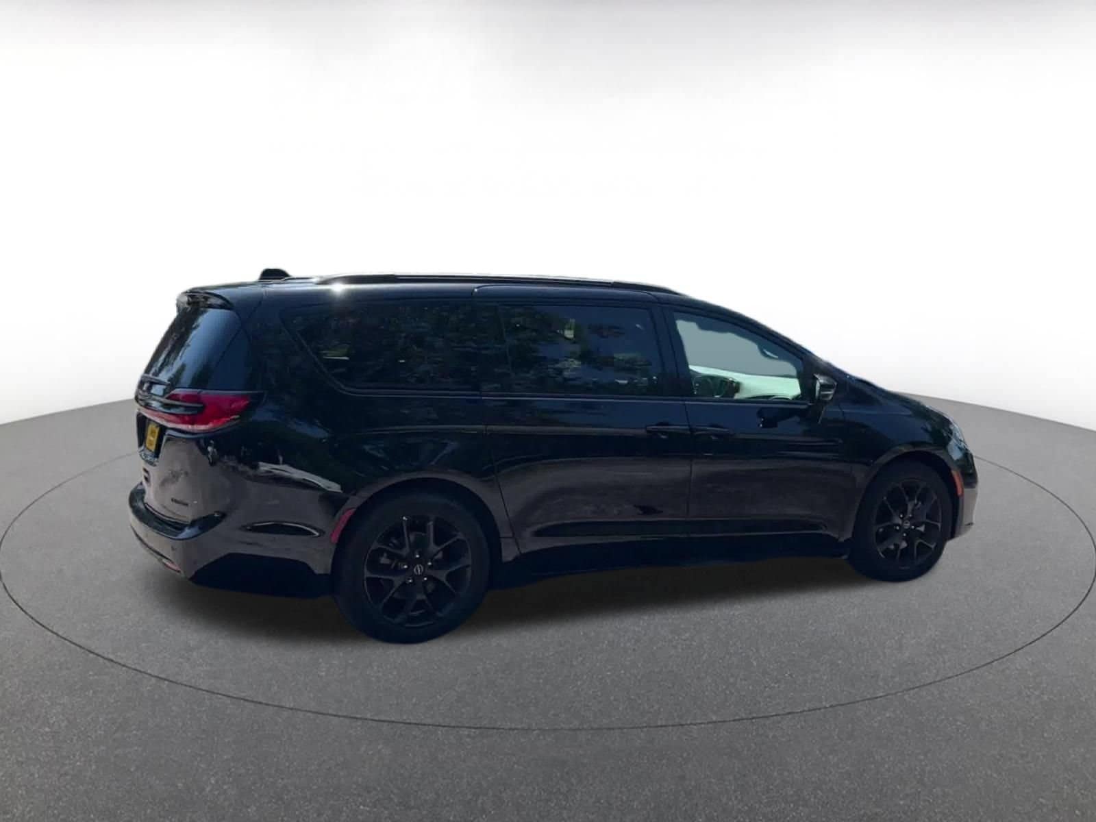 Thumbnail: 2025 Chrysler Pacifica - 14