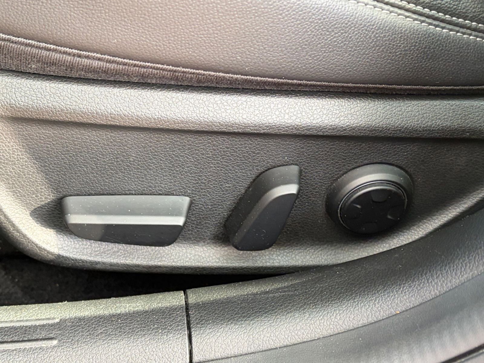 Thumbnail: 2025 Genesis G70 - 23