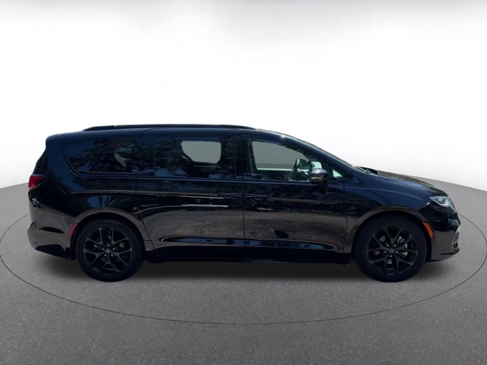 Thumbnail: 2025 Chrysler Pacifica - 15