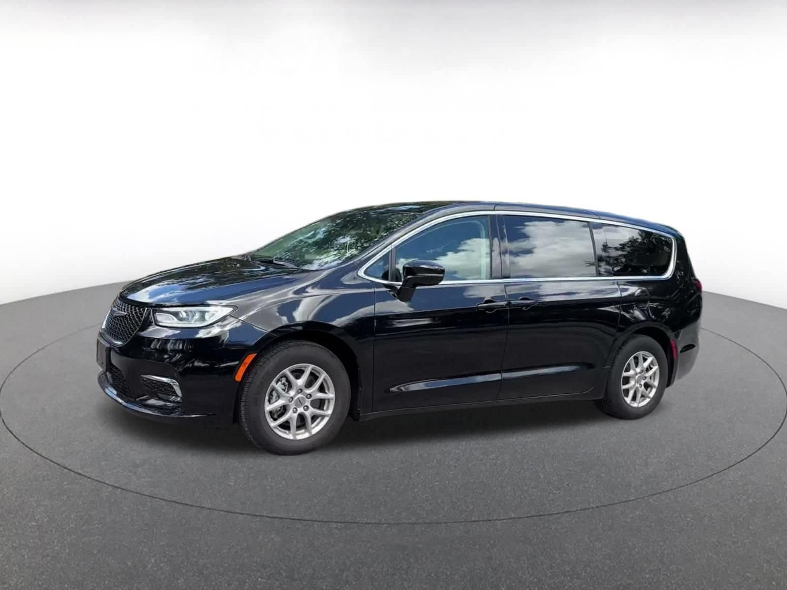 Thumbnail: 2024 Chrysler Pacifica - 7
