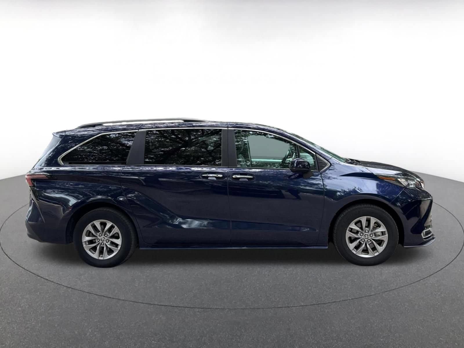 Thumbnail: 2024 Toyota Sienna - 14