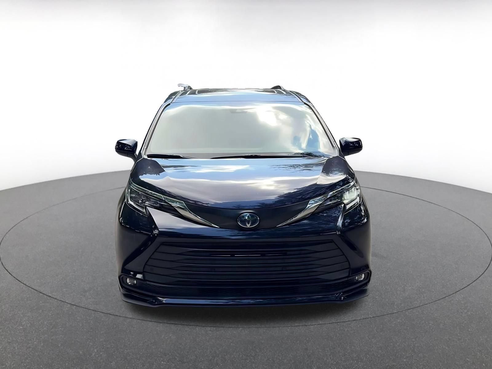 Thumbnail: 2025 Toyota Sienna - 4