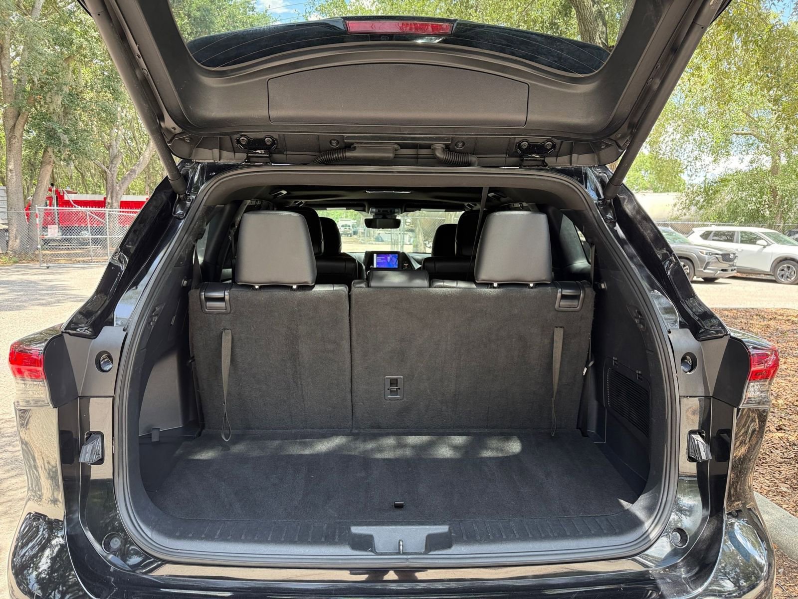 Thumbnail: 2025 Toyota Highlander - 32