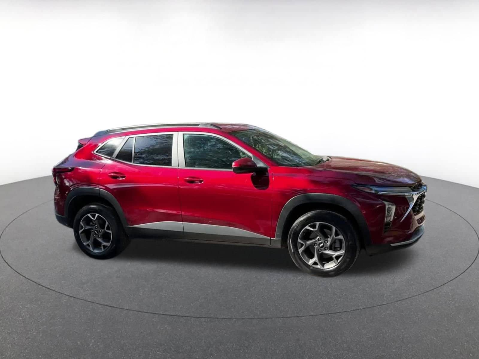 Thumbnail: 2025 Chevrolet Trax - 2