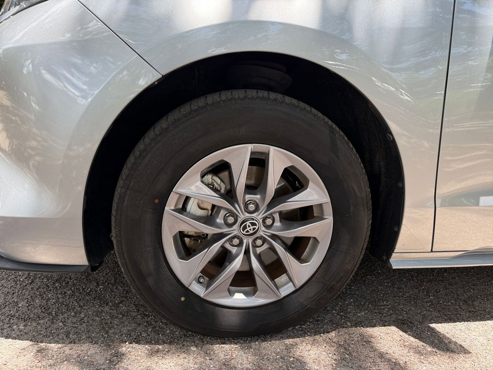 Thumbnail: 2023 Toyota Sienna - 23