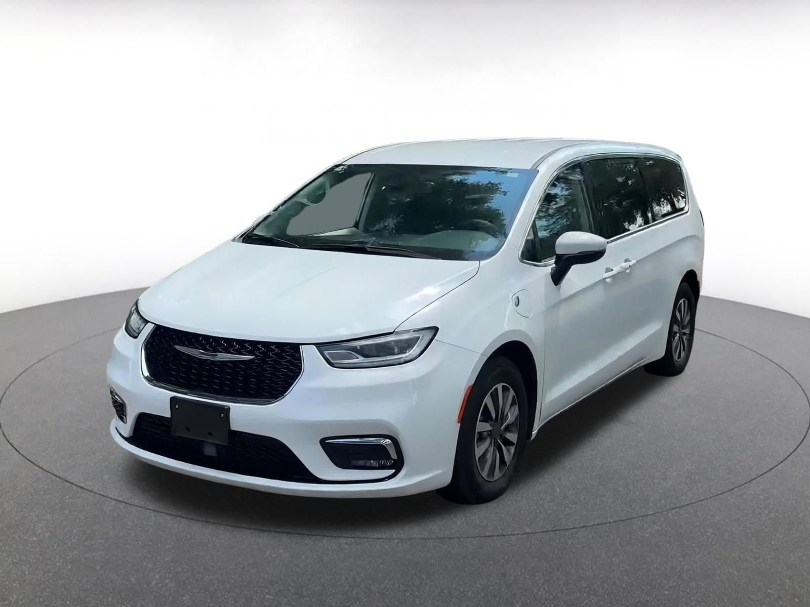 Thumbnail: 2023 Chrysler Pacifica - 6