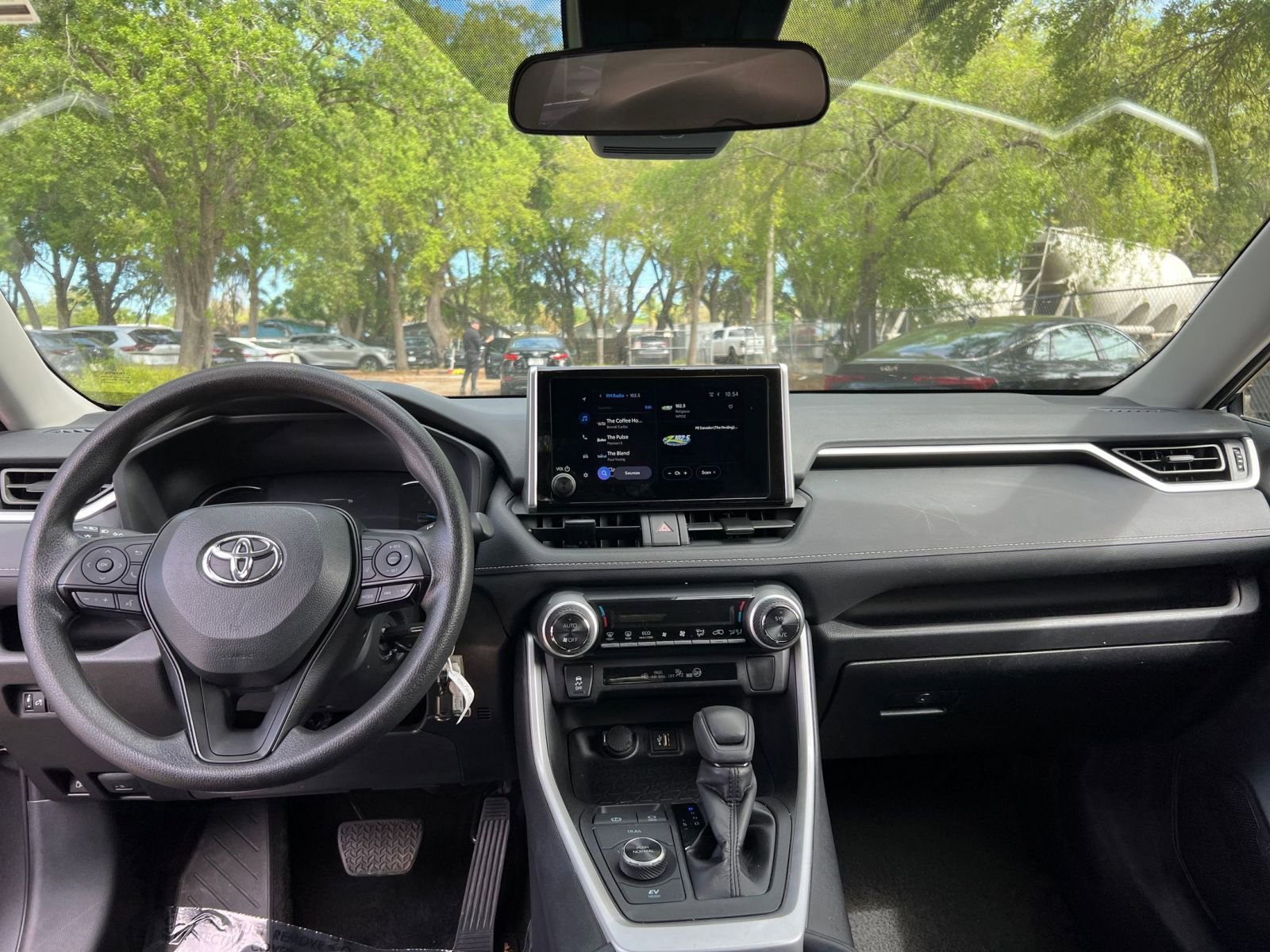 Thumbnail: 2025 Toyota RAV4 - 28